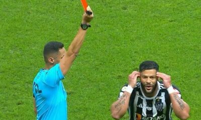 arbitro-detalha-a-razao-da-expulsao-de-hulk-no-jogo-atletico-mg-contra-palmeiras