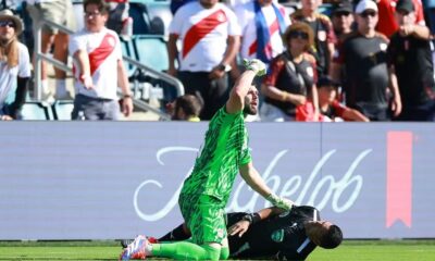 arbitro-passa-mal-e-desmaia-em-jogo-da-copa-america;-veja-video