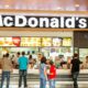 mcdonald’s-declara-neutralidade-politica-apos-visita-de-trump-a-uma-de-suas-lojas