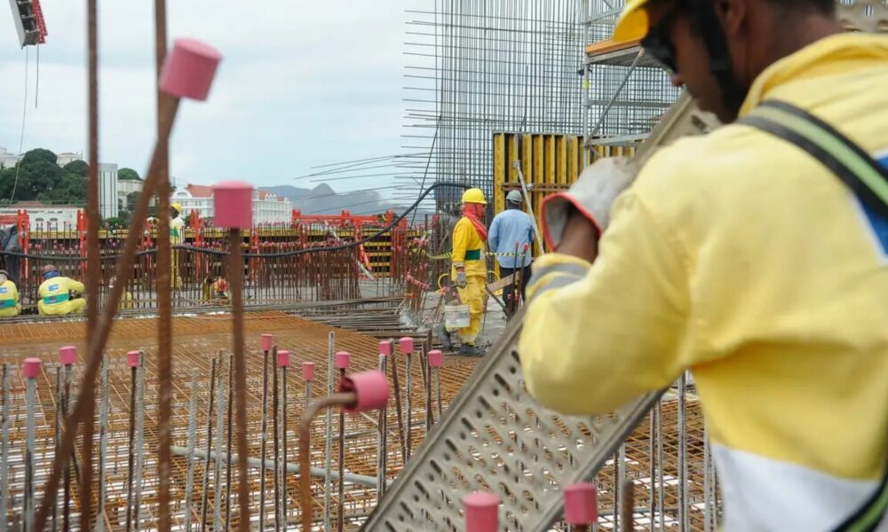 jornada-de-trabalho-6x1:-veja-a-lista-de-parlamentares-que-assinaram-a-pec-para-o-fim-da-escala