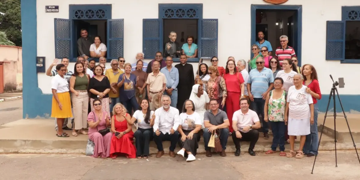 novo-busto-do-padre-luso de-barros-matos-e-inaugurado-em-memorial-ao-sacerdote-em-porto-nacional